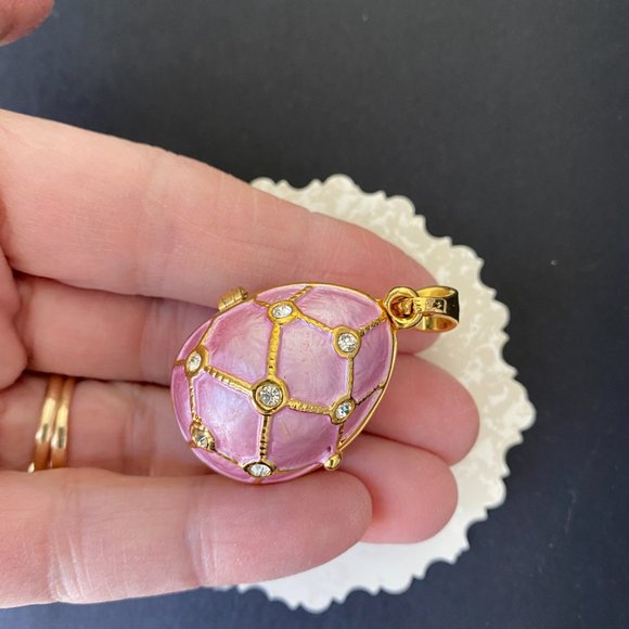 VINTAGE Egg Pendant - Picture 3 of 5